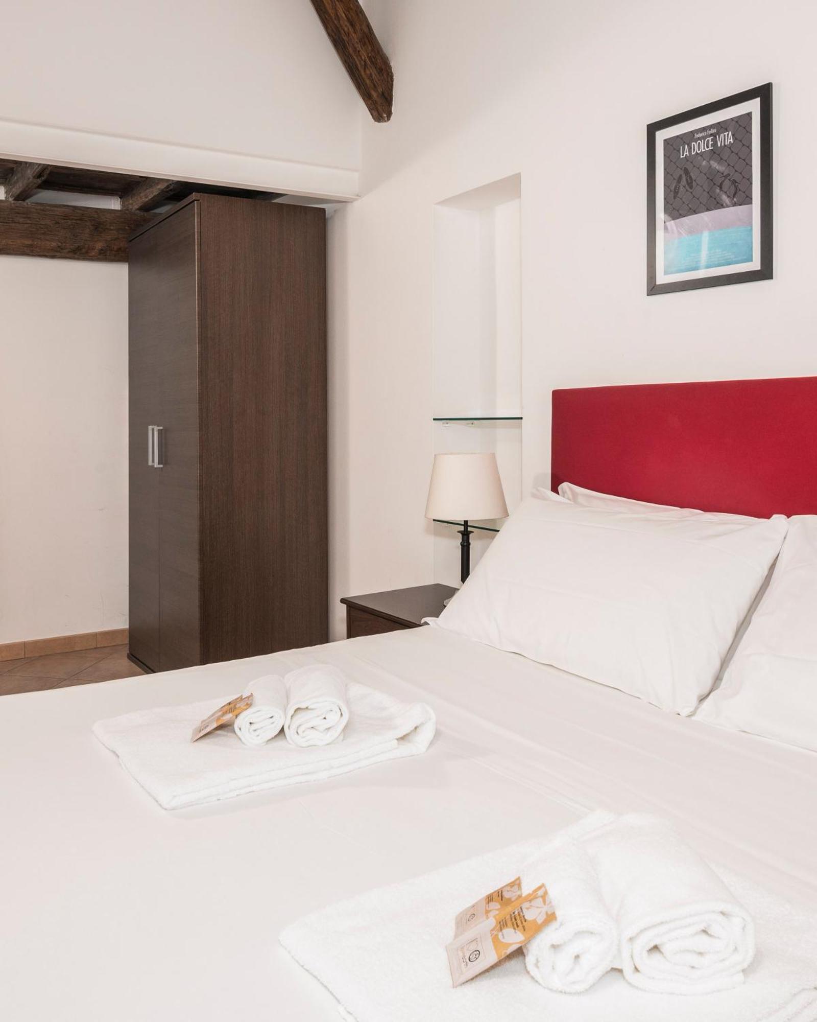 Suites Campo De' Fiori - Zen18-19-20 Рим Екстер'єр фото